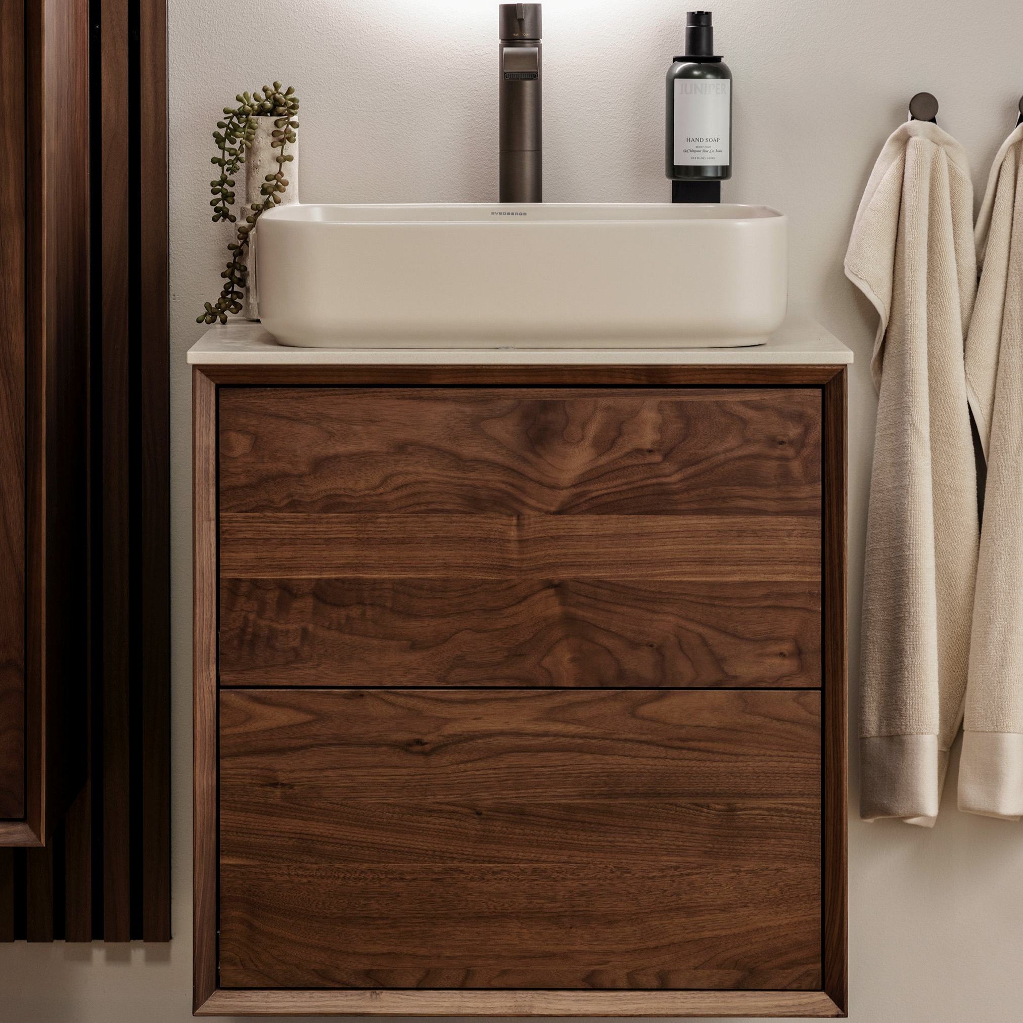 Tvättställsskåp i Massiv Valnöt 60 cm - IW60