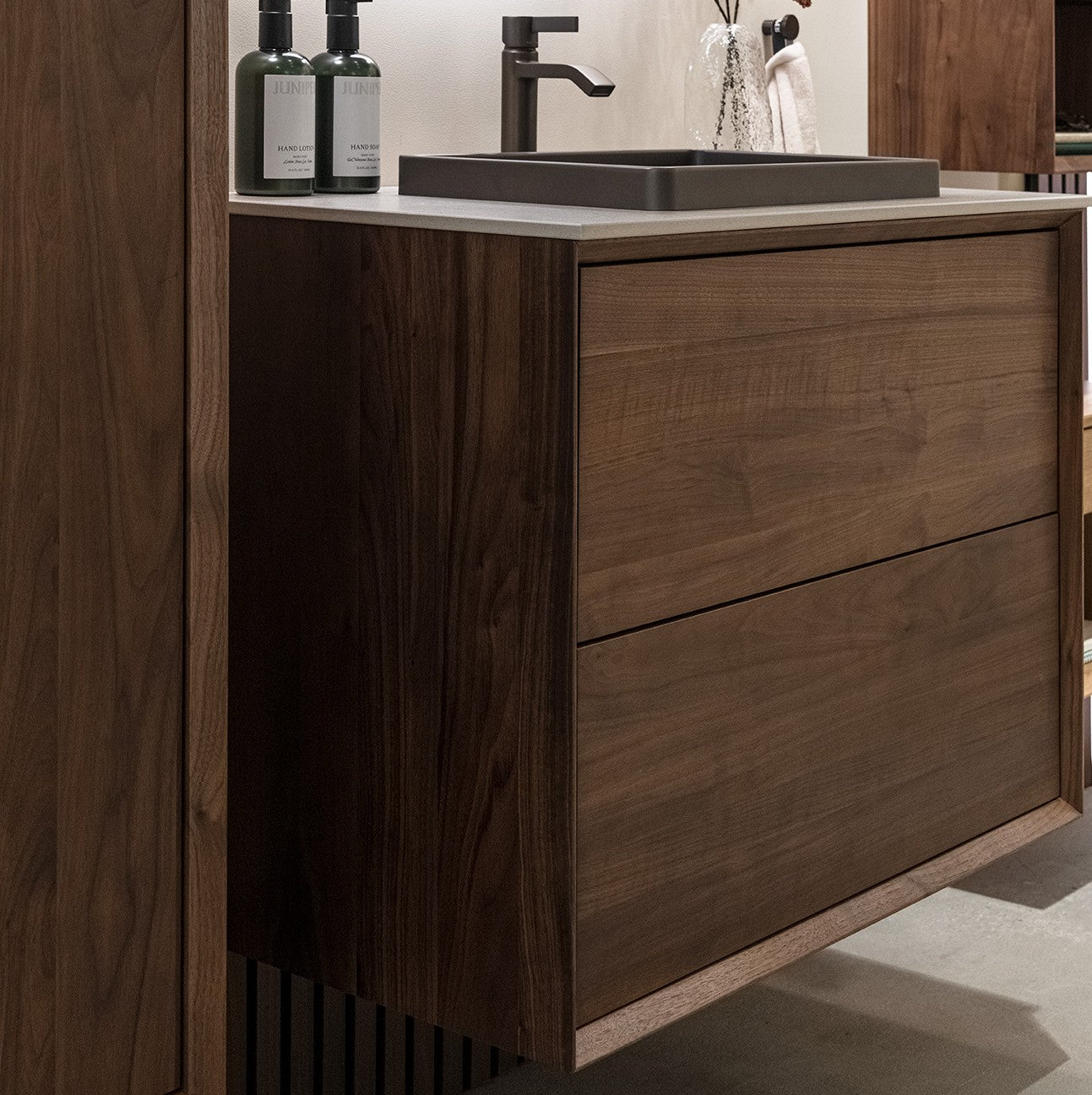 Tvättställsskåp i Massiv Valnöt 80 cm - IW80